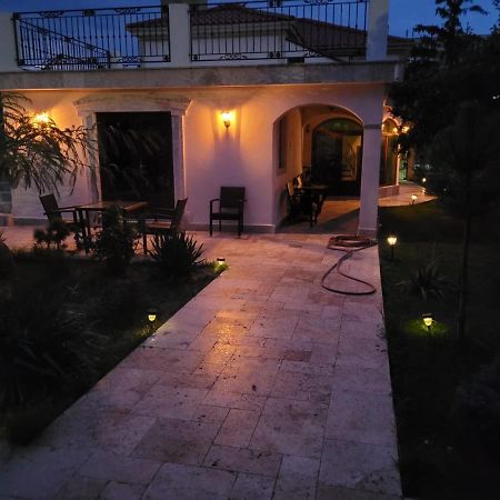 Vila Caviar Hotel Sulina Bagian luar foto