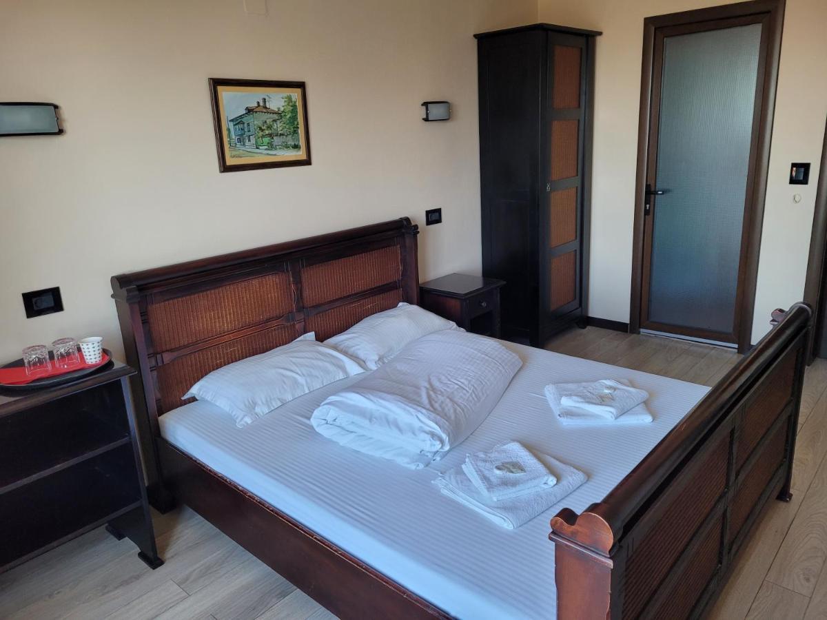 Vila Caviar Hotel Sulina Bagian luar foto