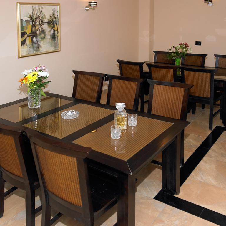 Vila Caviar Hotel Sulina Bagian luar foto